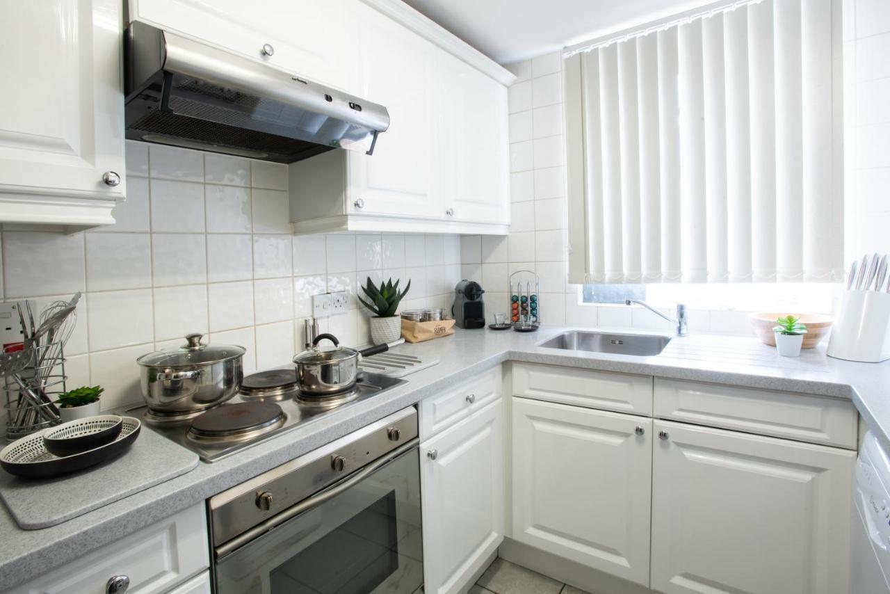 Park Lane Apartments/shaw House Лондон